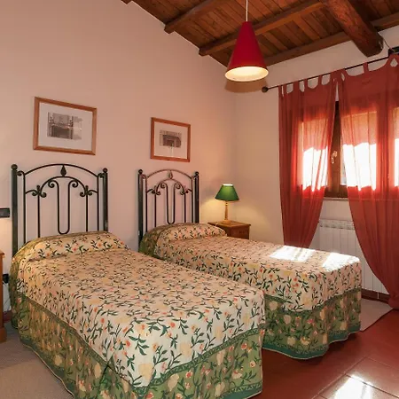 Villa Sleeps 8 Pool Wifi